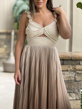 Load image into Gallery viewer, &quot;Amanda&quot; Ombre Pleated Maxi Dress
