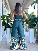 Load image into Gallery viewer, &quot;Antonia&quot; Printed Jumpsuit With Adjustable Straps.
