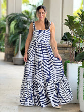 Load image into Gallery viewer, &quot;Mar De Lua&quot; Printed Sleeveless Maxi Dress
