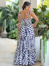 Load image into Gallery viewer, &quot;Mar De Lua&quot; Printed Sleeveless Maxi Dress
