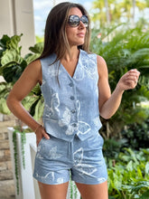 Load image into Gallery viewer, &quot;Butterfly&quot; Printed Button Down Vest
