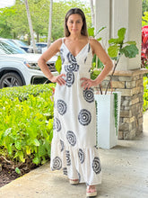 Load image into Gallery viewer, &quot;Mar De Lua&quot; Linen Sleeveless Maxi Dress
