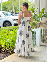 Load image into Gallery viewer, &quot;Mar De Lua&quot; Linen Sleeveless Maxi Dress
