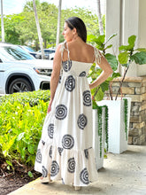 Load image into Gallery viewer, &quot;Mar De Lua&quot; Linen Sleeveless Maxi Dress
