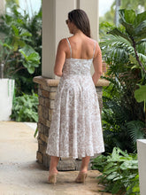 Load image into Gallery viewer, &quot;Alucinada&quot; Linen Corset Style Midi Dress
