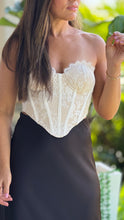 Load image into Gallery viewer, &quot;Moni&quot; Lace Strapless Corset
