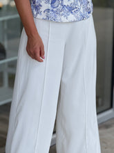 Load image into Gallery viewer, Blue Floral Print Top And Palazzo Pants Set
