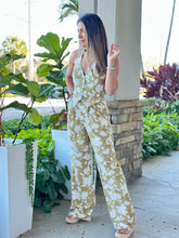 Load image into Gallery viewer, &quot;Amika&quot; Tropical Print Vest And Pants Set
