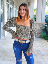 Load image into Gallery viewer, Animal Print Puffy Sleeve Crop Top
