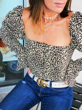 Load image into Gallery viewer, Animal Print Puffy Sleeve Crop Top
